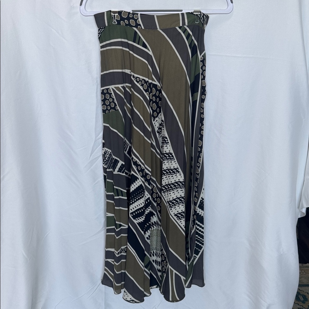 Zara Pleated Skirt - Small - Picture 4 of 5
